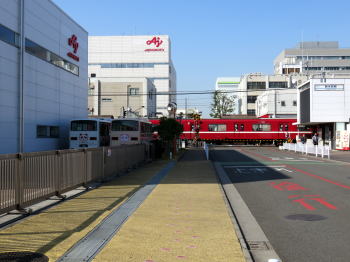 鈴木町駅２