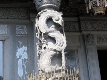 柱の彫刻２