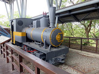 ダム建設用蒸気機関車模型