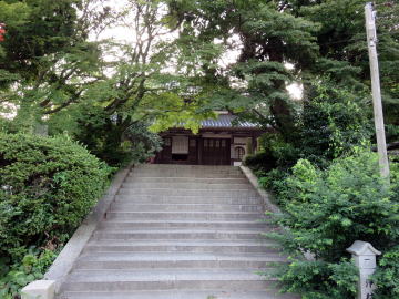 長府覚苑寺の境内の階段